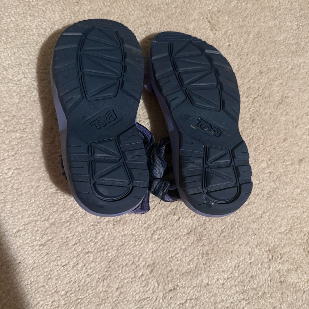 Teva Purple Outdoor Kids Sandals with Patterned Straps - Picture 6 of 7